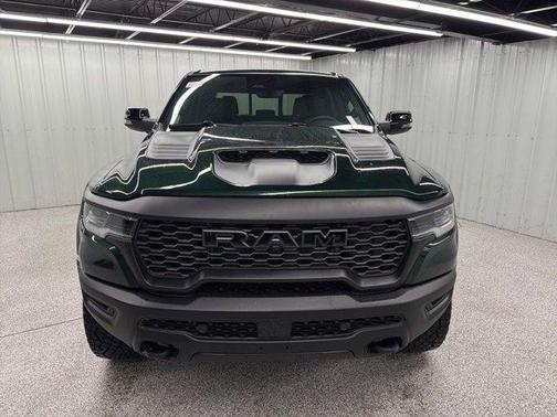 Serrano Red 2026 RAM 1500 RHO