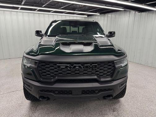 Serrano Red 2026 RAM 1500 RHO