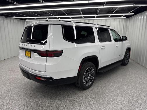 2025 Jeep Wagoneer L Base