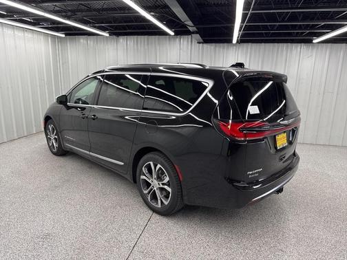 2026 Chrysler Pacifica Pinnacle