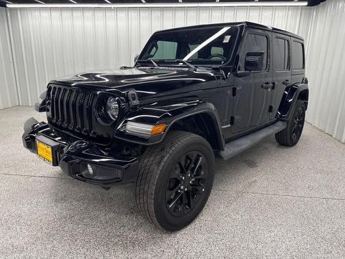 Black Clearcoat 2021 Jeep Wrangler Unlimited Sahara Altitude