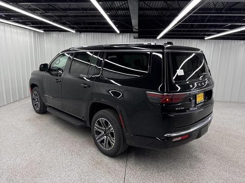 2025 Jeep Wagoneer Base