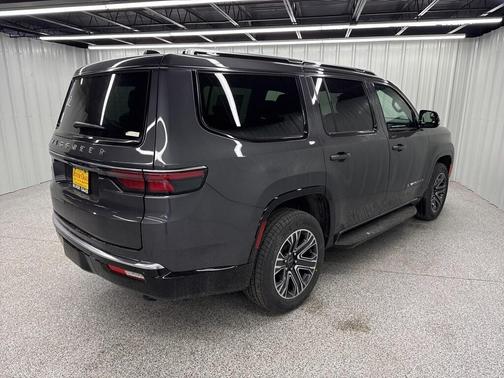 2025 Jeep Wagoneer Base