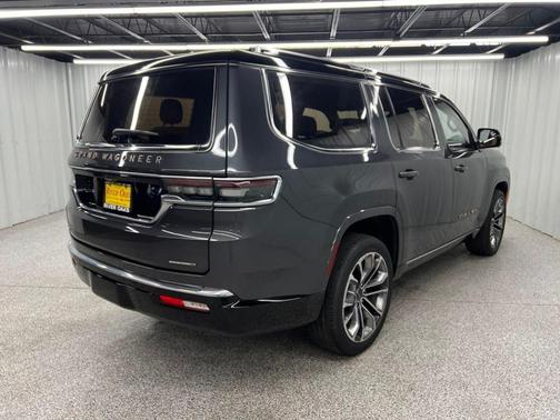 Metallic 2022 Jeep Grand Wagoneer Series III