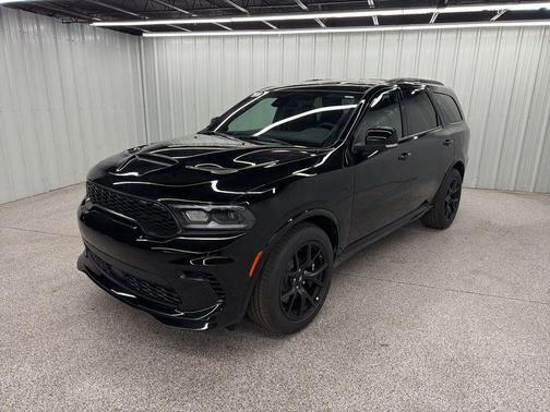 DB Black Crystal Clearcoat 2026 Dodge Durango GT Plus HEMI V8