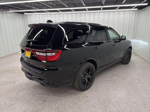 DB Black Crystal Clearcoat 2026 Dodge Durango GT Plus HEMI V8