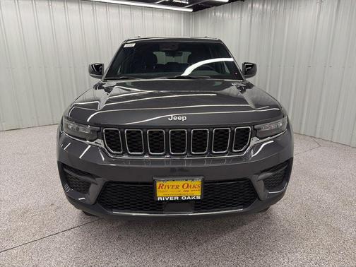 Metallic 2026 Jeep Grand Cherokee Laredo