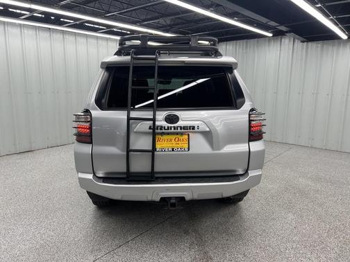 2022 Toyota 4Runner SR5