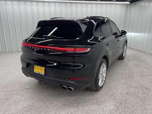 2024 Porsche Cayenne S