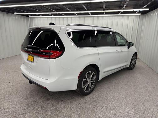 2026 Chrysler Pacifica Pinnacle