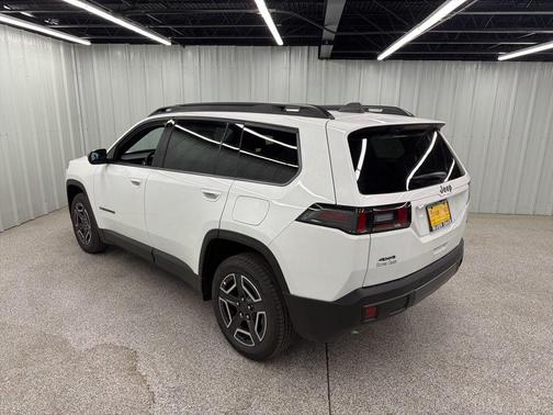 Bright White Clearcoat 2026 Jeep Cherokee LAREDO/LIMITED