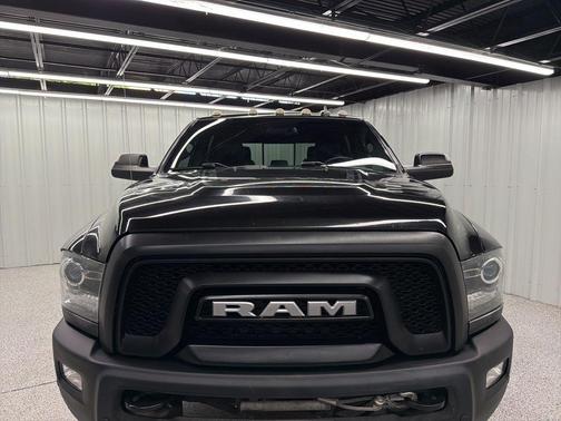 Brilliant Black Crystal Pearlcoat 2018 RAM 2500 Power Wagon