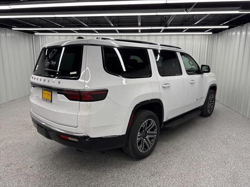 2025 Jeep Wagoneer Base