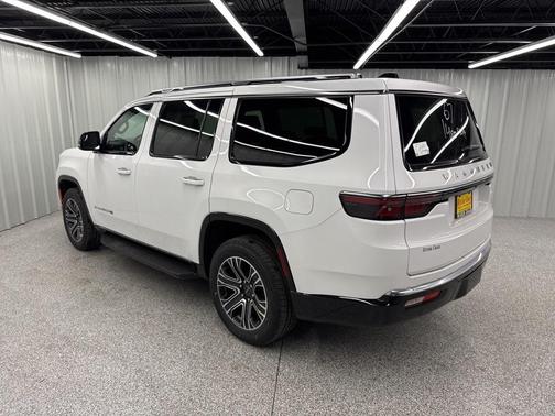 2025 Jeep Wagoneer Base