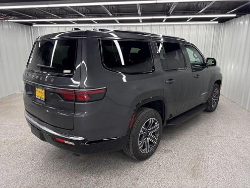 2025 Jeep Wagoneer Base