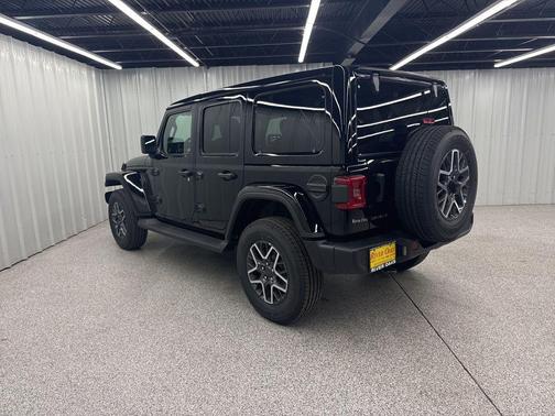 Black Clearcoat 2026 Jeep Wrangler Sahara