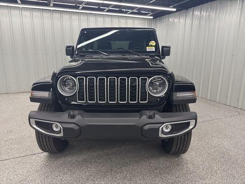 Black Clearcoat 2026 Jeep Wrangler Sahara
