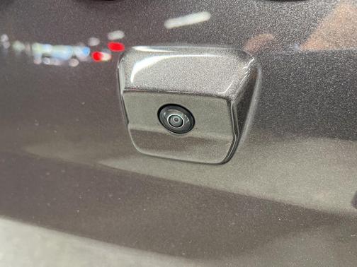 Crystal Metallic 2022 Jeep Gladiator Overland