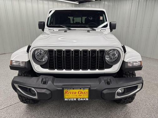 Bright White Clearcoat 2025 Jeep Gladiator Texas Trail