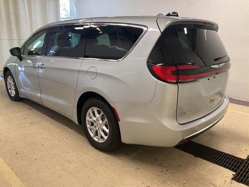 Silver Mist Clearcoat 2024 Chrysler Pacifica Touring-L