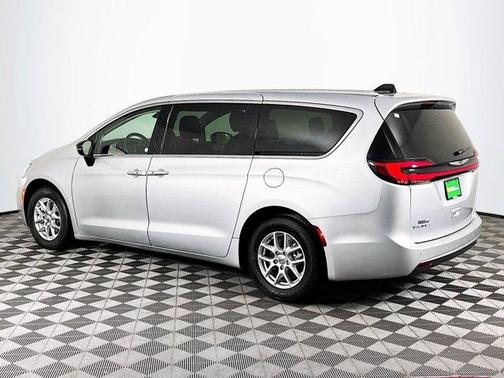 Silver Mist Clearcoat 2024 Chrysler Pacifica Touring-L