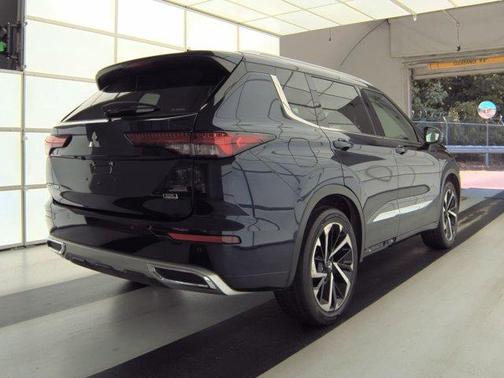 Black Diamond 2022 Mitsubishi Outlander SEL