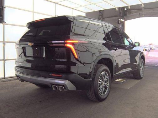 Mosaic Black Metallic 2026 Chevrolet Traverse LT
