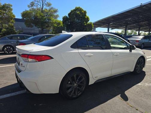 Ice 2024 Toyota Corolla Hybrid SE