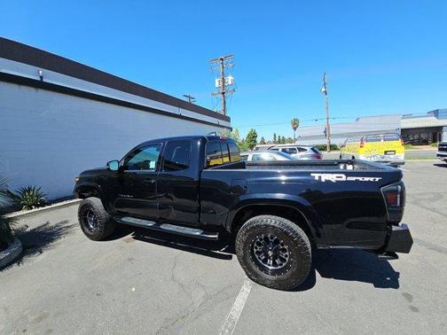 Midnight Black Metallic 2022 Toyota Tacoma TRD Sport