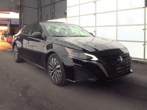 Super Black 2024 Nissan Altima 2.5 SV