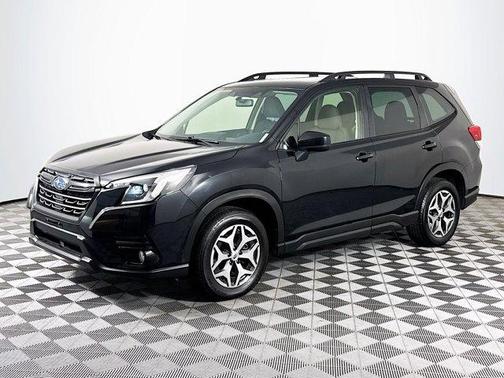 Crystal Black Silica 2023 Subaru Forester 2.5i Premium