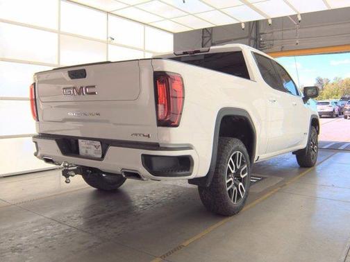 Summit White 2023 GMC Sierra 1500 AT4