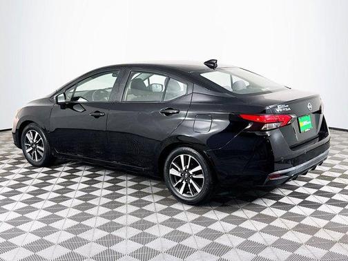 Super Black 2021 Nissan Versa 1.6 SV