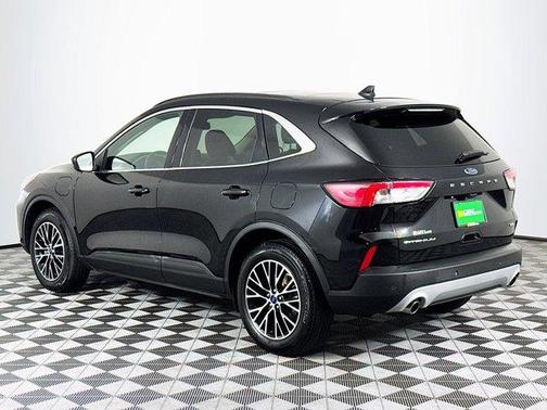 2022 Ford Escape PHEV Titanium