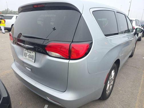 2024 Chrysler Voyager LX