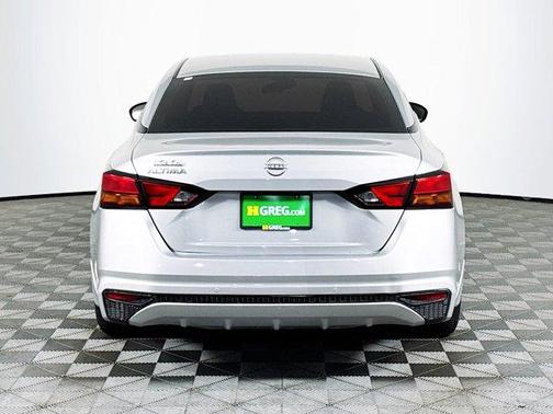 Brilliant Silver Metallic 2023 Nissan Altima 2.5 SV