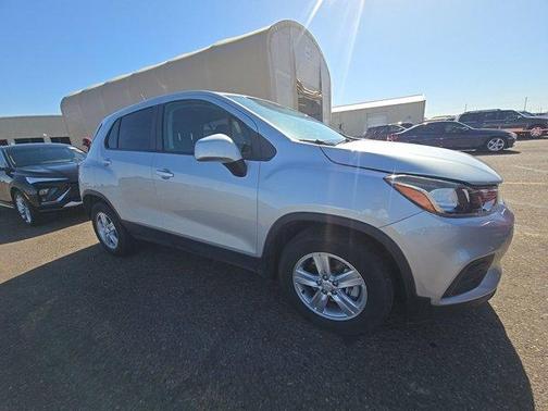 Silver Ice Metallic 2022 Chevrolet Trax LS