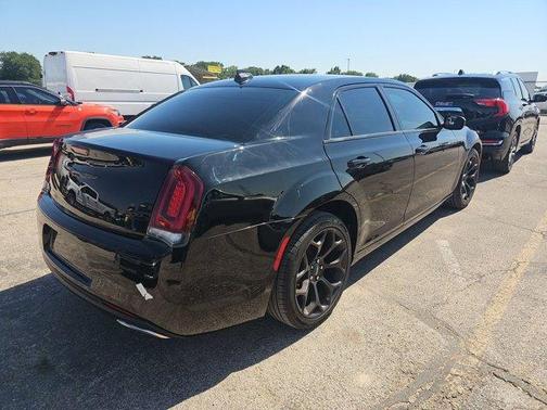 Gloss Black 2022 Chrysler 300 Touring