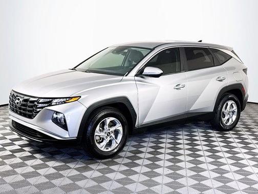 Shimmering Silver 2022 Hyundai TUCSON SE