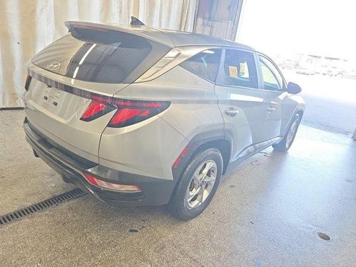 Shimmering Silver 2022 Hyundai TUCSON SE