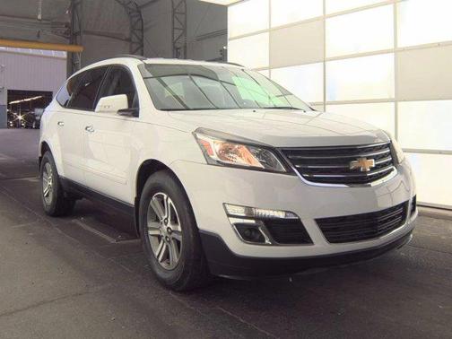 Summit White 2017 Chevrolet Traverse 1LT