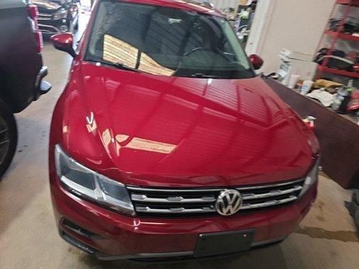 Cardinal Red Metallic 2019 Volkswagen Tiguan 2.0T SE