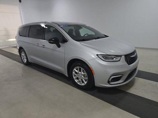 2024 Chrysler Pacifica Touring