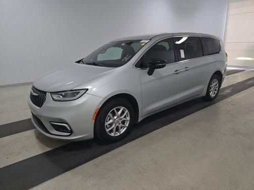 2024 Chrysler Pacifica Touring