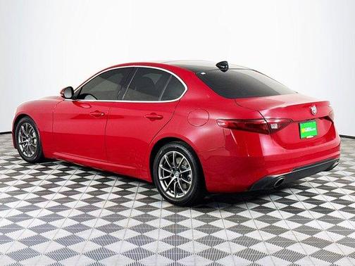 Rosso 2018 Alfa Romeo Giulia Base