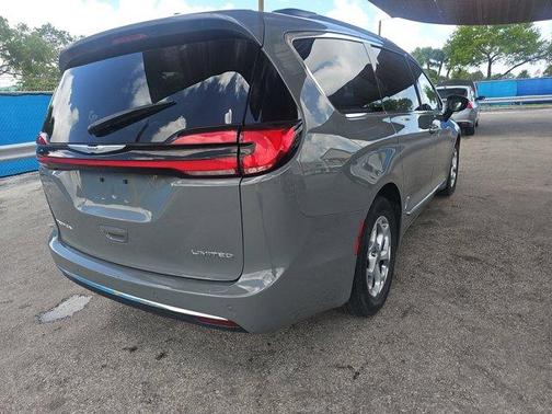 Ceramic Gray Clearcoat 2023 Chrysler Pacifica Limited