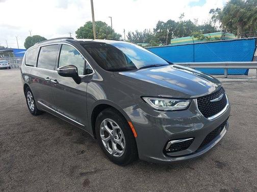 Ceramic Gray Clearcoat 2023 Chrysler Pacifica Limited