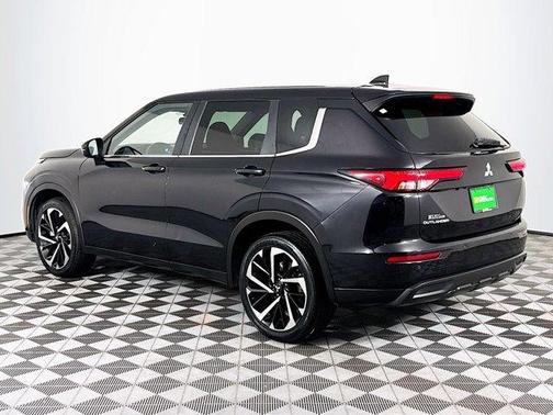 Black Diamond 2022 Mitsubishi Outlander ES