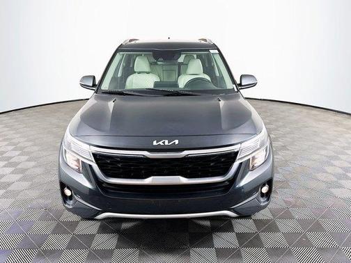 Gravity Gray 2022 Kia Seltos EX
