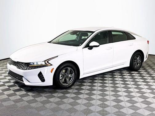 Glacial White Pearl 2024 Kia K5 LXS